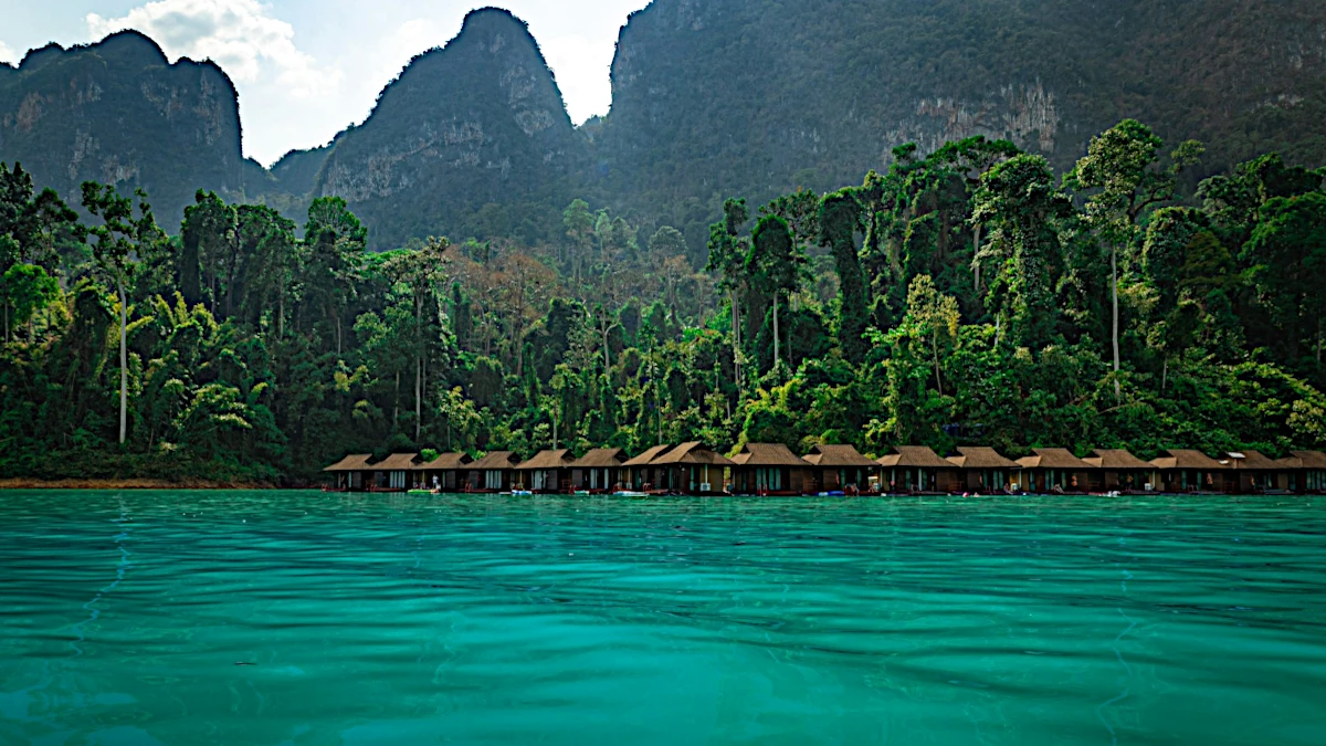 Schwimmendes Hotel im Khao-Sok-Nationalpark