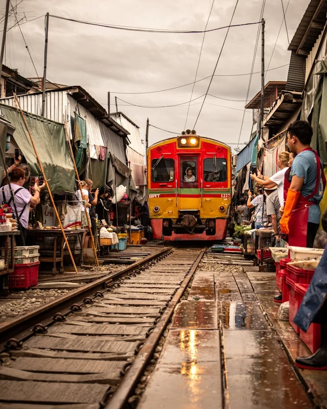 Mae klong train market