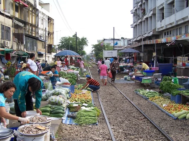 Mae klong train market